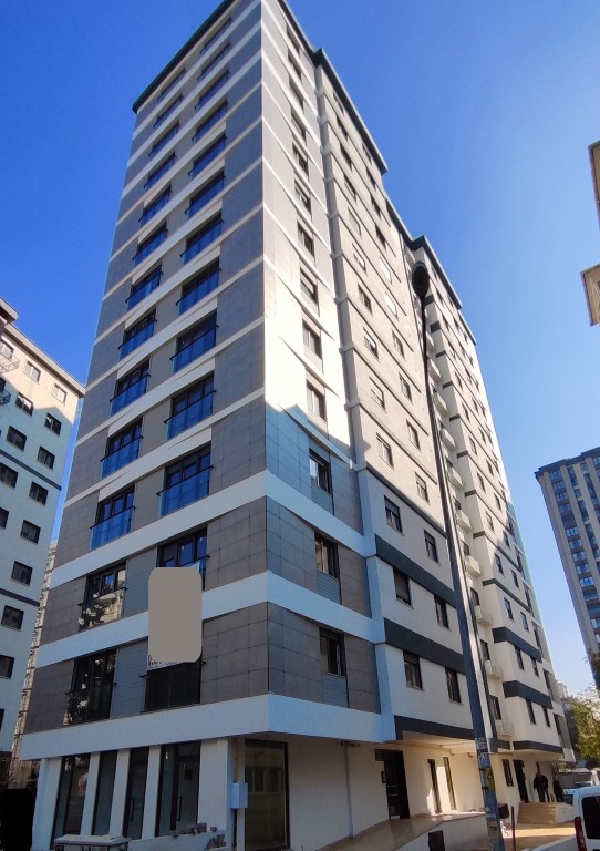 ERENKÖY DE KLİMALI GİYİNME ODALI HAVUZ GÖREN GÜNEY SIFIR 3+1