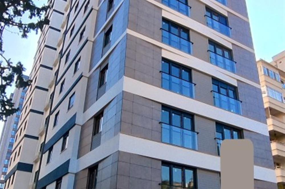 ERENKÖY DE KLİMALI GİYİNME ODALI HAVUZ GÖREN GÜNEY SIFIR 3+1