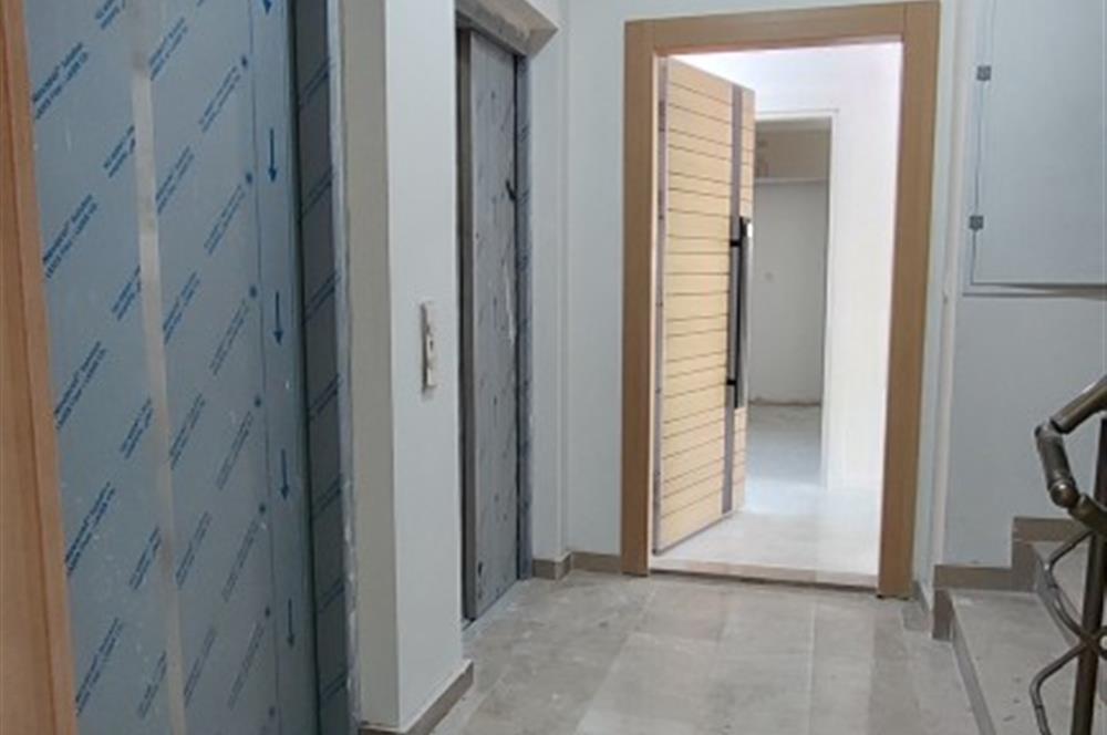 ERENKÖY DE KLİMALI GİYİNME ODALI HAVUZ GÖREN GÜNEY SIFIR 3+1