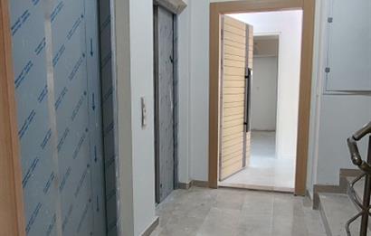 ERENKÖY DE KLİMALI GİYİNME ODALI HAVUZ GÖREN GÜNEY SIFIR 3+1