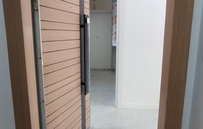 ERENKÖY DE KLİMALI GİYİNME ODALI HAVUZ GÖREN GÜNEY SIFIR 3+1