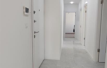 ERENKÖY DE KLİMALI GİYİNME ODALI HAVUZ GÖREN GÜNEY SIFIR 3+1