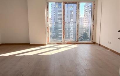 ERENKÖY DE KLİMALI GİYİNME ODALI HAVUZ GÖREN GÜNEY SIFIR 3+1