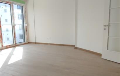 ERENKÖY DE KLİMALI GİYİNME ODALI HAVUZ GÖREN GÜNEY SIFIR 3+1