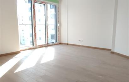 ERENKÖY DE KLİMALI GİYİNME ODALI HAVUZ GÖREN GÜNEY SIFIR 3+1