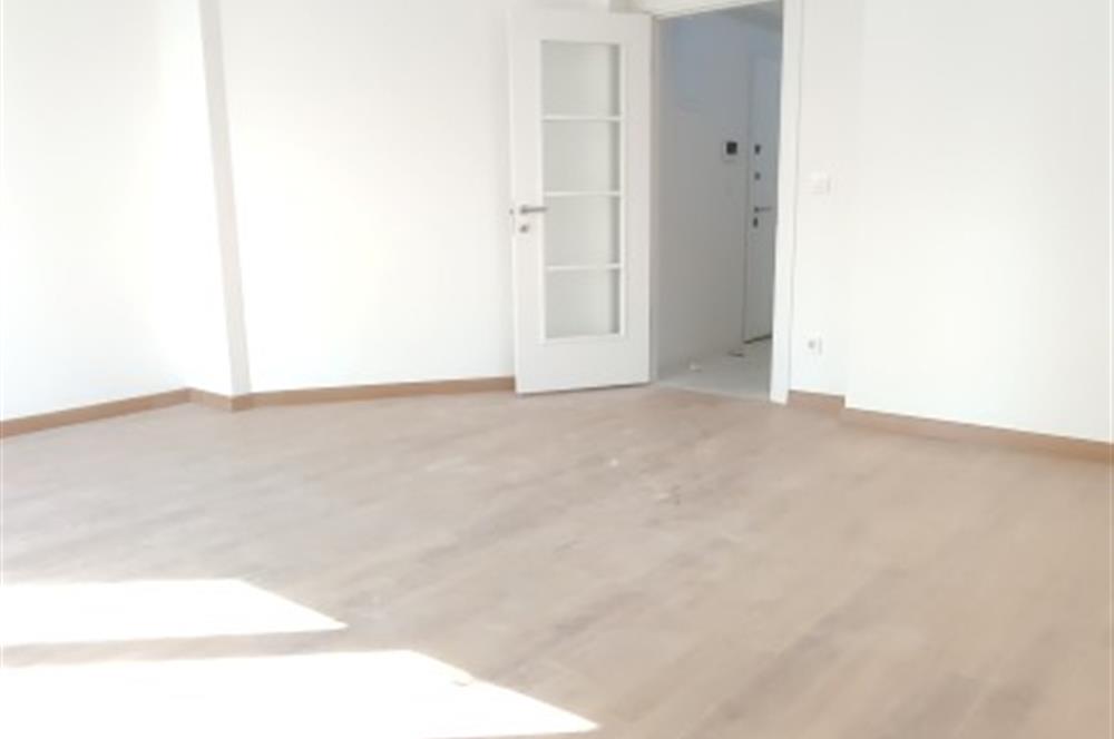 ERENKÖY DE KLİMALI GİYİNME ODALI HAVUZ GÖREN GÜNEY SIFIR 3+1