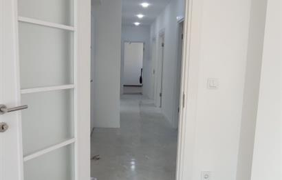 ERENKÖY DE KLİMALI GİYİNME ODALI HAVUZ GÖREN GÜNEY SIFIR 3+1