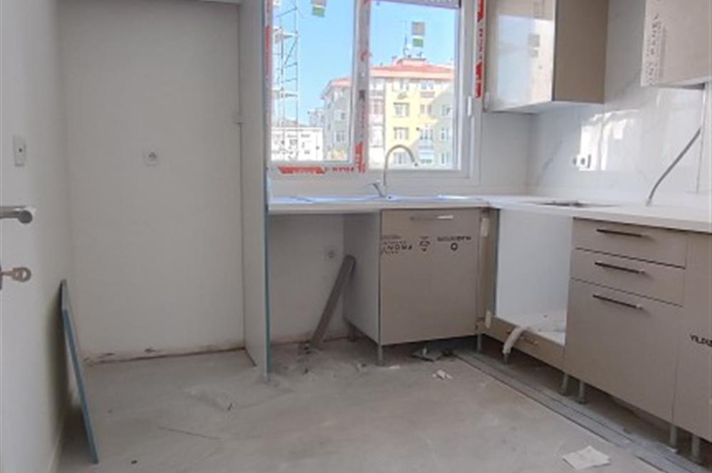 ERENKÖY DE KLİMALI GİYİNME ODALI HAVUZ GÖREN GÜNEY SIFIR 3+1