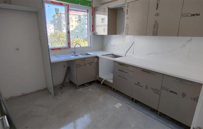 ERENKÖY DE KLİMALI GİYİNME ODALI HAVUZ GÖREN GÜNEY SIFIR 3+1