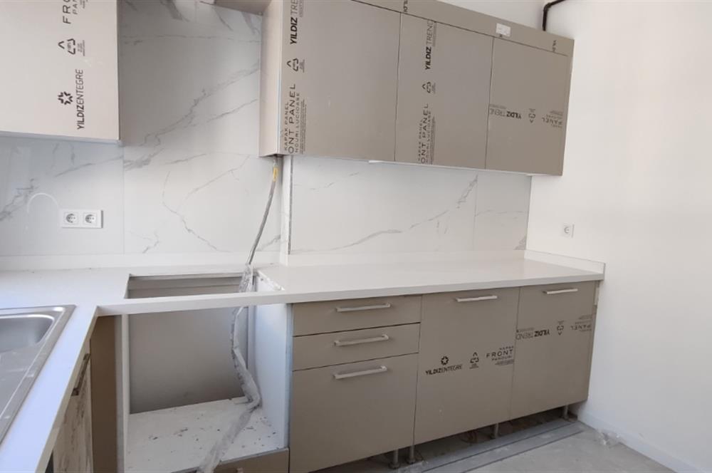 ERENKÖY DE KLİMALI GİYİNME ODALI HAVUZ GÖREN GÜNEY SIFIR 3+1