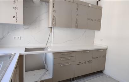 ERENKÖY DE KLİMALI GİYİNME ODALI HAVUZ GÖREN GÜNEY SIFIR 3+1