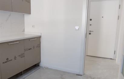 ERENKÖY DE KLİMALI GİYİNME ODALI HAVUZ GÖREN GÜNEY SIFIR 3+1