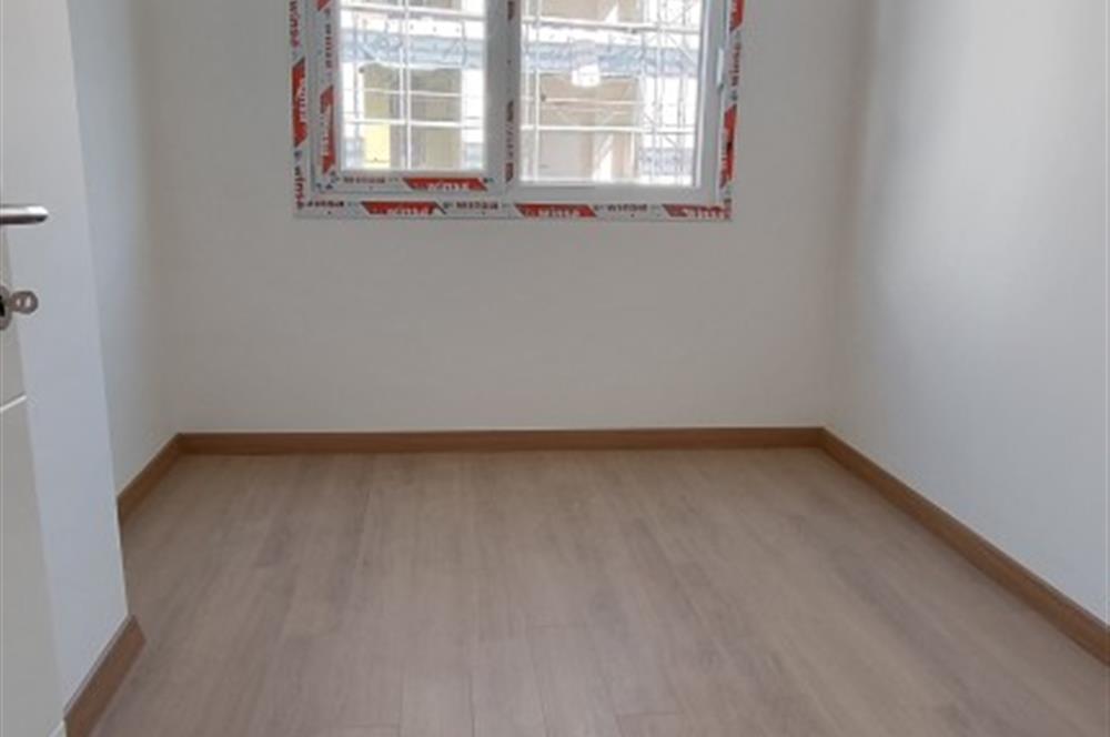 ERENKÖY DE KLİMALI GİYİNME ODALI HAVUZ GÖREN GÜNEY SIFIR 3+1