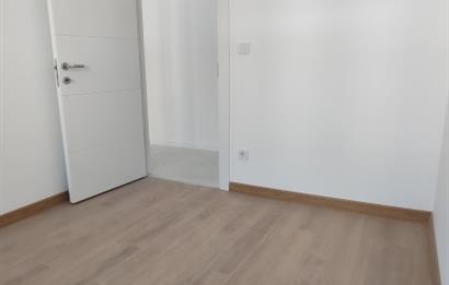 ERENKÖY DE KLİMALI GİYİNME ODALI HAVUZ GÖREN GÜNEY SIFIR 3+1