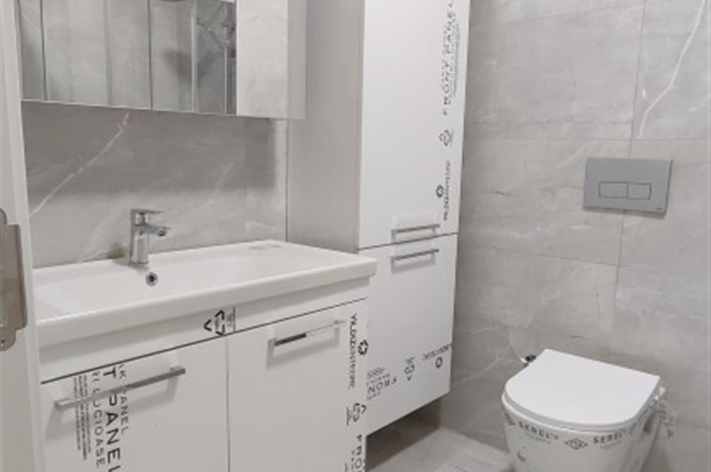 ERENKÖY DE KLİMALI GİYİNME ODALI HAVUZ GÖREN GÜNEY SIFIR 3+1