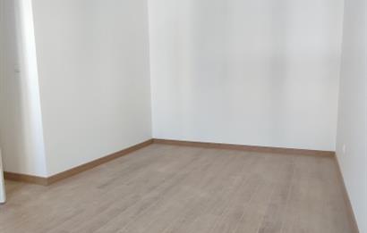 ERENKÖY DE KLİMALI GİYİNME ODALI HAVUZ GÖREN GÜNEY SIFIR 3+1