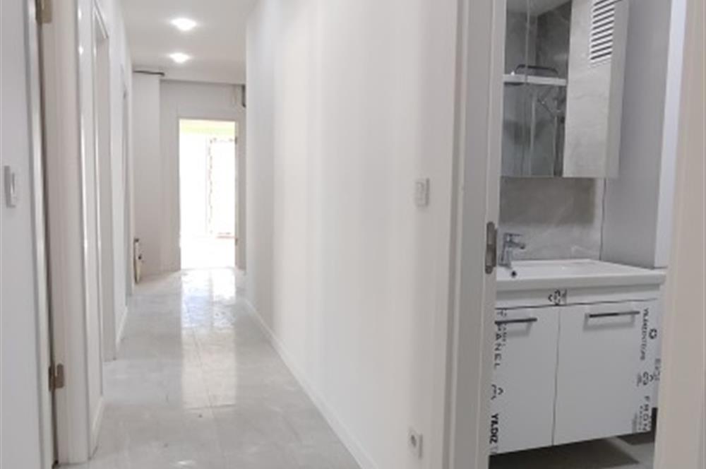 ERENKÖY DE KLİMALI GİYİNME ODALI HAVUZ GÖREN GÜNEY SIFIR 3+1