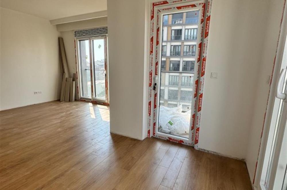 ERENKÖY DE BALKONLU KLİMALI ANKASTRE BEYAZ EŞYALI SIFIR 2+1