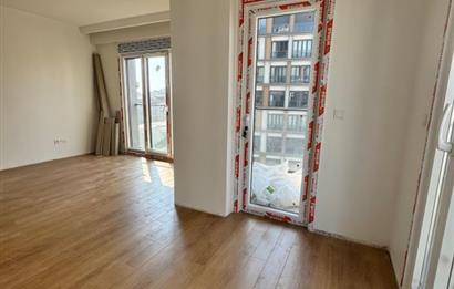 ERENKÖY DE BALKONLU KLİMALI ANKASTRE BEYAZ EŞYALI SIFIR 2+1