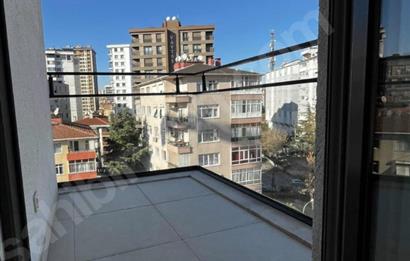 BOSTANCI DA SATILIK E5'E METROYA YAKIN BALKONLU SIFIR GÜNEY 3+1