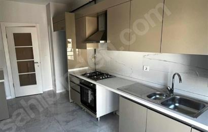 BOSTANCI DA SATILIK E5'E METROYA YAKIN BALKONLU SIFIR GÜNEY 3+1