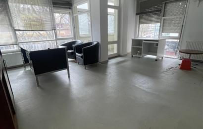 Bağdat Caddesi'nde 3+1, 130m² Geniş Otoparklı İş Yerine/Konuta