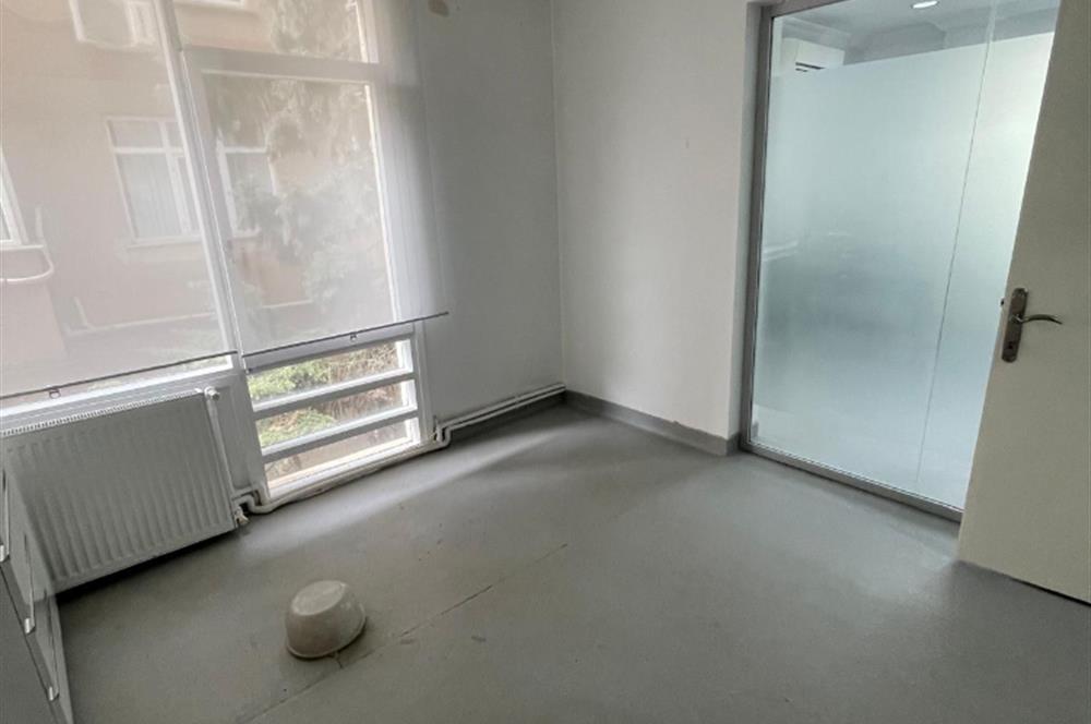 Bağdat Caddesi'nde 3+1, 130m² Geniş Otoparklı İş Yerine/Konuta