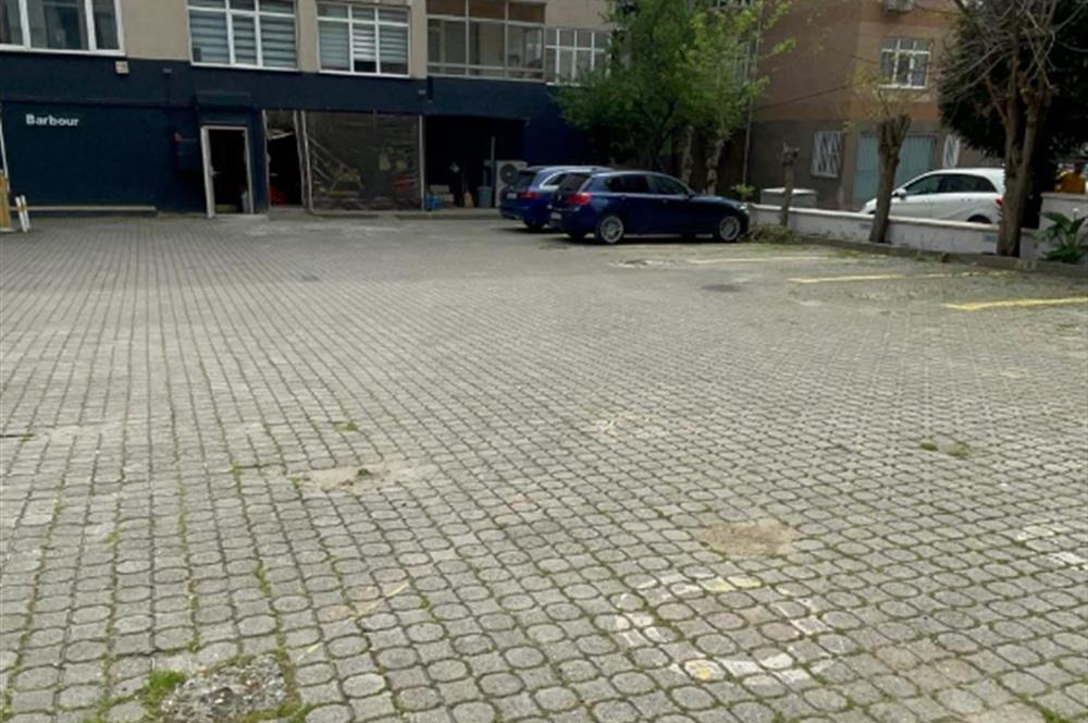 Bağdat Caddesi'nde 3+1, 130m² Geniş Otoparklı İş Yerine/Konuta