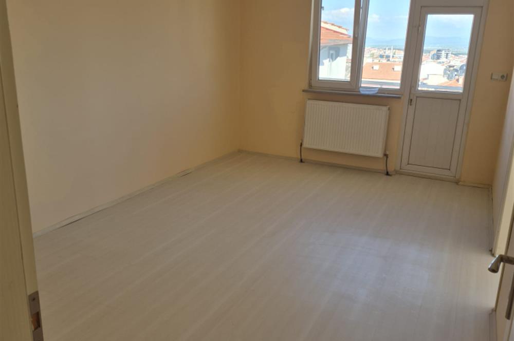 Altıeylül Yıldız Mahallesinde Kiralık 2+1 Merkezi Daire