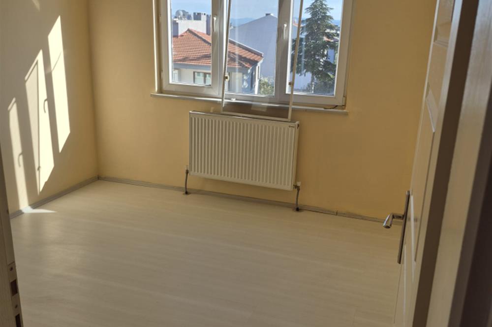 Altıeylül Yıldız Mahallesinde Kiralık 2+1 Merkezi Daire