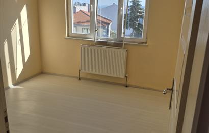 Altıeylül Yıldız Mahallesinde Kiralık 2+1 Merkezi Daire