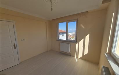 Altıeylül Yıldız Mahallesinde Kiralık 2+1 Merkezi Daire