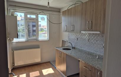 Altıeylül Yıldız Mahallesinde Kiralık 2+1 Merkezi Daire