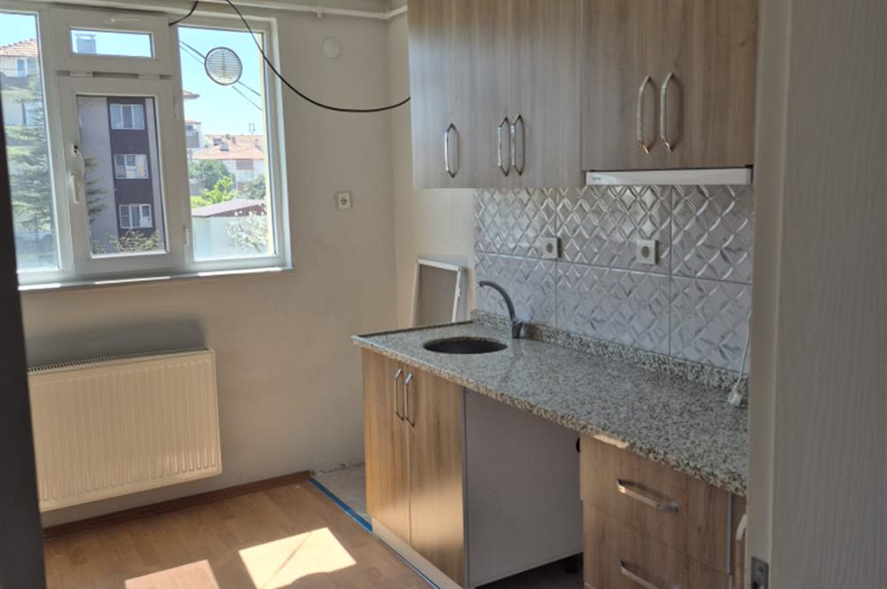 Altıeylül Yıldız Mahallesinde Kiralık 2+1 Merkezi Daire