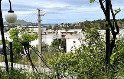 YALIKAVAK’TA DENİZ MANZARALI 2+1 BAHÇE KATI – MERKEZİ KONUM