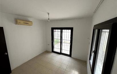 YALIKAVAK’TA DENİZ MANZARALI 2+1 BAHÇE KATI – MERKEZİ KONUM