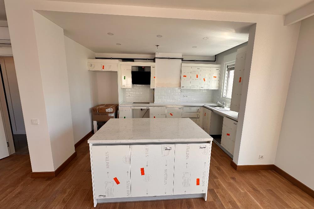 Ethem Efendi Caddesi Satılık 3+1 Özel Ada Mutfaklı Balkonlu