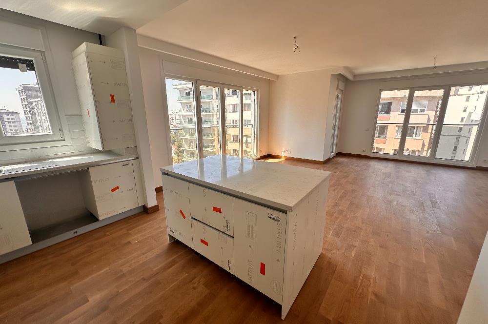 Ethem Efendi Caddesi Satılık 3+1 Özel Ada Mutfaklı Balkonlu