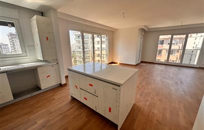 Ethem Efendi Caddesi Satılık 3+1 Özel Ada Mutfaklı Balkonlu