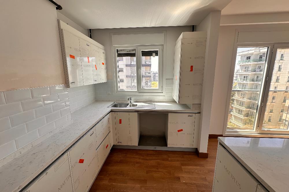 Ethem Efendi Caddesi Satılık 3+1 Özel Ada Mutfaklı Balkonlu