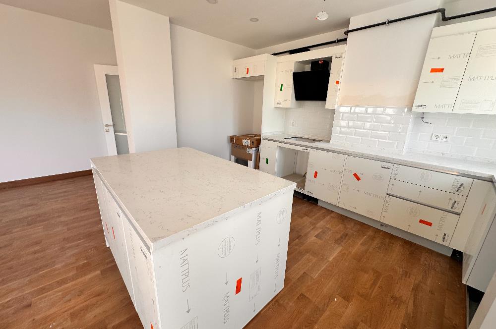 Ethem Efendi Caddesi Satılık 3+1 Özel Ada Mutfaklı Balkonlu