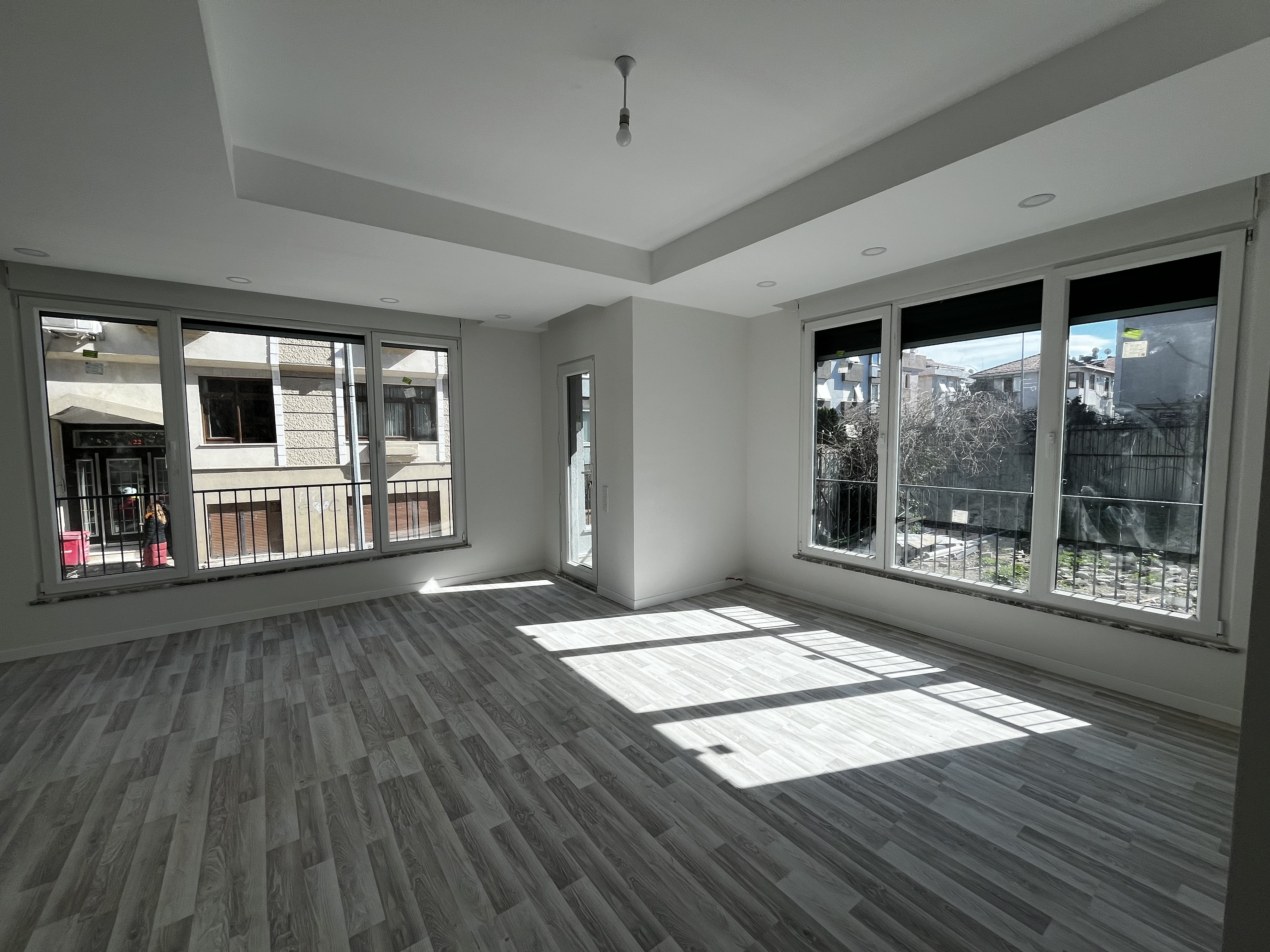 YEŞİLKÖY MERKEZ DE SIFIR BİNADA ARA KAT OTURUMA HAZIR 2+1 DAİRE