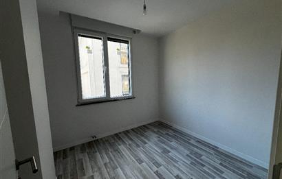 YEŞİLKÖY MERKEZ DE SIFIR BİNADA ARA KAT OTURUMA HAZIR 2+1 DAİRE