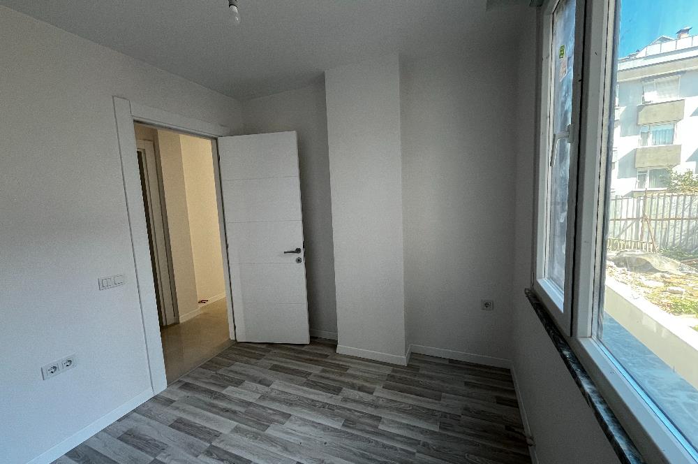 YEŞİLKÖY MERKEZ DE SIFIR BİNADA ARA KAT OTURUMA HAZIR 2+1 DAİRE