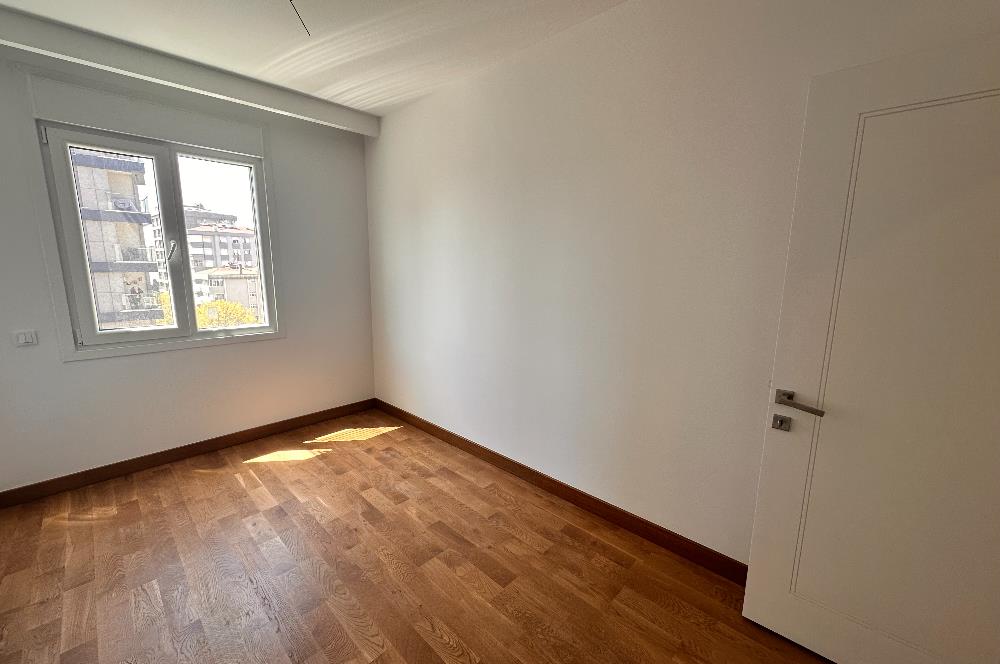 Ethem Efendi Caddesi Satılık 3+1 Özel Ada Mutfaklı Balkonlu