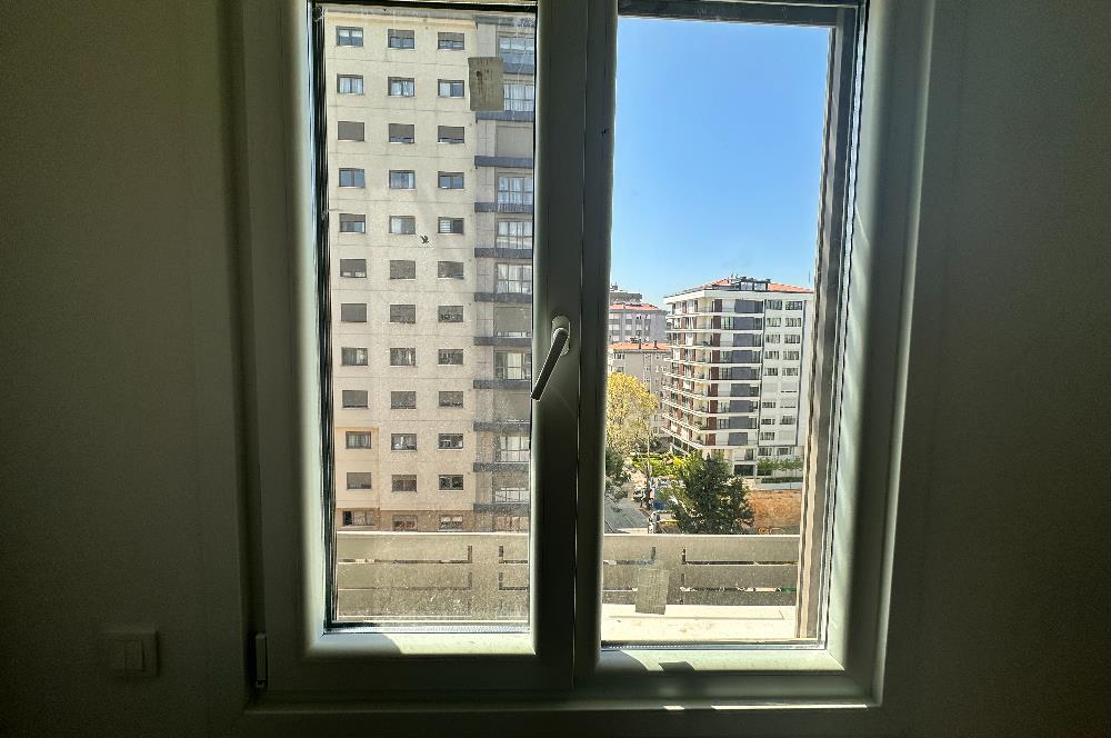 Ethem Efendi Caddesi Satılık 3+1 Özel Ada Mutfaklı Balkonlu