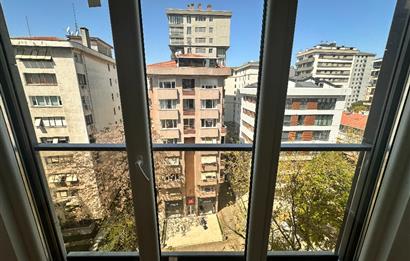 Ethem Efendi Caddesi Satılık 3+1 Özel Ada Mutfaklı Balkonlu