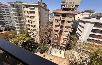 Ethem Efendi Caddesi Satılık 3+1 Özel Ada Mutfaklı Balkonlu