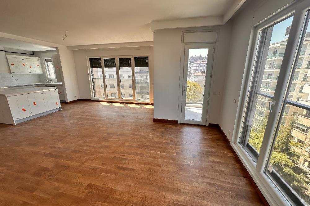 Ethem Efendi Caddesi Satılık 3+1 Özel Ada Mutfaklı Balkonlu