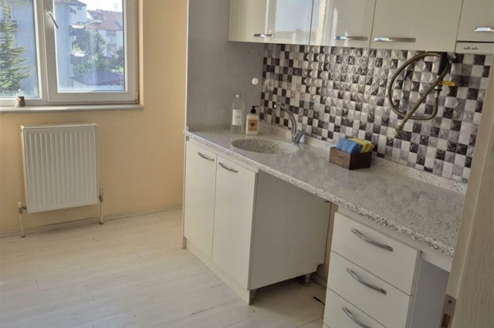 Altıeylül Yıldız Mahallesinde Kiralık 2+1 Merkezi Daire